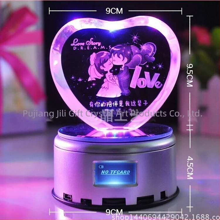 Κρυστάλλινη βάση λαμπτήρα με περιστρεφόμενο μουσικό κουτί, μοντέρνος μινιμαλιστικός σχεδιασμός, χάραξη, δυνατότητα εκτύπωσης λογότυπου.