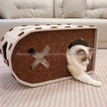 Καταφύγιο γάτας με ενσωματωμένο πίνακα γρατσουνίσματος – Υλικό: Φελτ; Κατηγορία: Κρεβάτι κατοικίδιων, Κλουβί; Για γάτες; Εσωτερική χρήση; Όλες οι εποχές