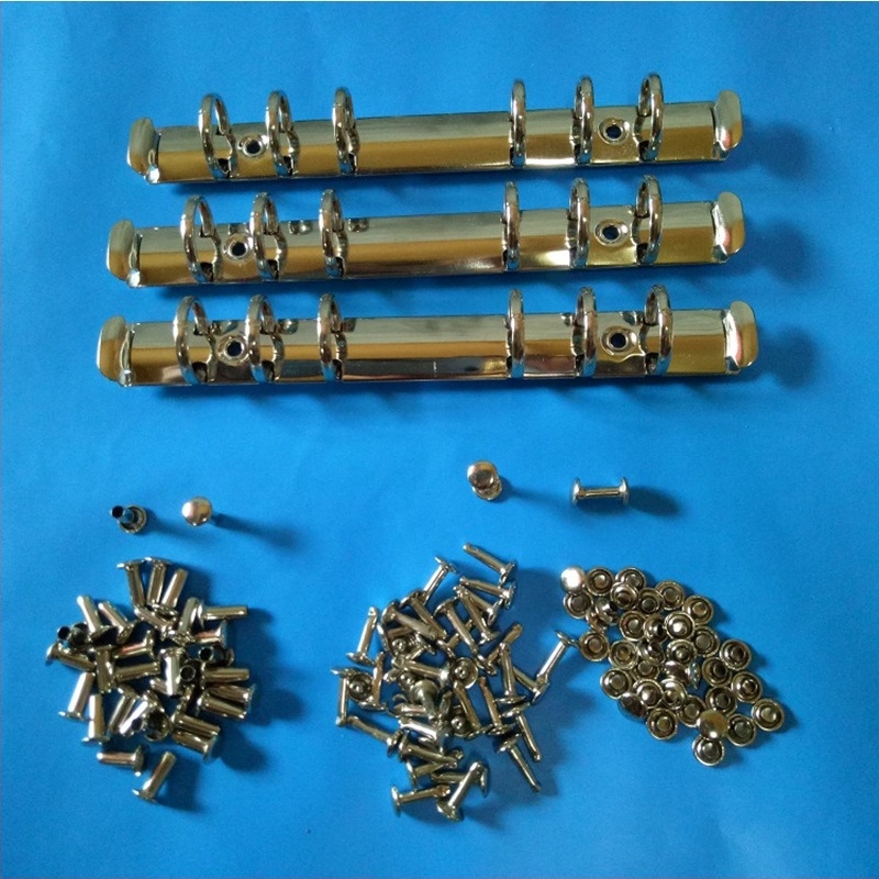 Μεταλλικό κλιπ για αρχειοθέτηση με Ο-τύπο και 6 οπές, για χαρτικά; εσωτερικός διάμετρος 20 mm, βάσης πλάτος 20 mm.