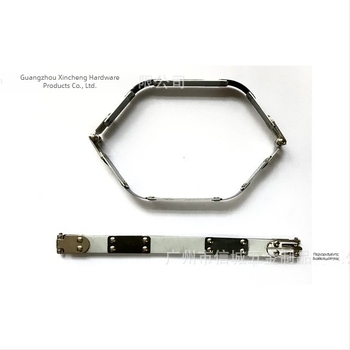 Κλιπ για το στόμιο της τσάντας — χάλυβας μανγκανίου, σχέδιο με ελατήριο, εξαρτήματα για τσάντες, δυνατότητα παραμετροποίησης από Letter City