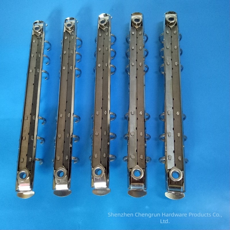 Μεταλλικός κλιπ χαρτικών φύλλων με αυτί, μοντέλο 175, για δερμάτινα προϊόντα και συσκευασία από PP χαρτόνι