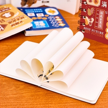 Τετράδιο με σπιράλ, Σειρά Text, 80 σελίδες εσωτερικού χαρτιού, 80 g/m², IP πιστοποιημένο – Τετράδιο με έμπνευση κειμένου