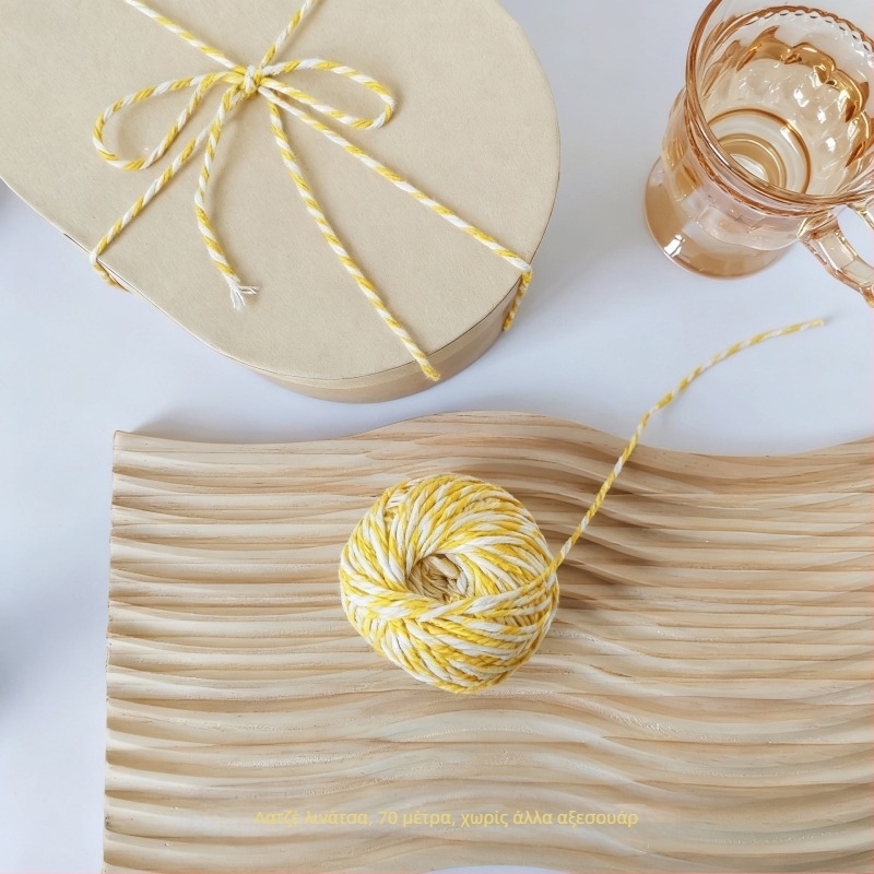 Χριστουγεννιάτικη ευχετήρια κάρτα — Gardenia Card Collection; χαρτί επικαλυμένο, τετράχρωμη εκτύπωση, απλό και μοντέρνο στυλ