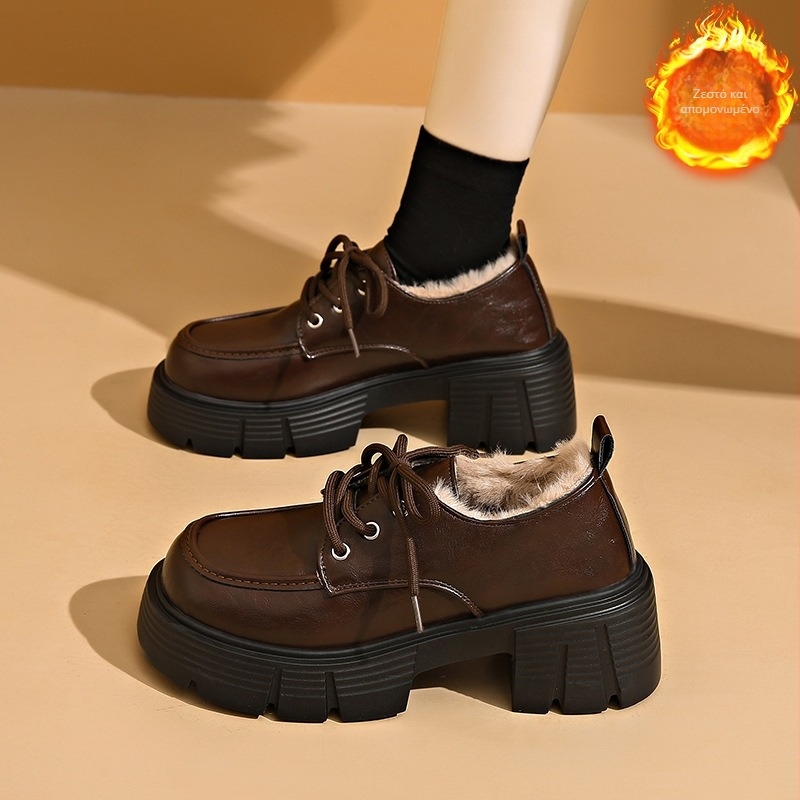Γυναικείες loafers με plush επένδυση, στρογγυλή μύτη, PU επάνω μέρος, τακούνι τύπου wedge 3–5 cm, σόλα από καουουκ