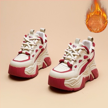 Γυναικεία παπούτσια τύπου dad shoes με αύξηση ύψους, φτέρνα σε σφηνοειδές σχήμα 6-8 cm, επάνω μέρος από Super Fiber, κορδόνια