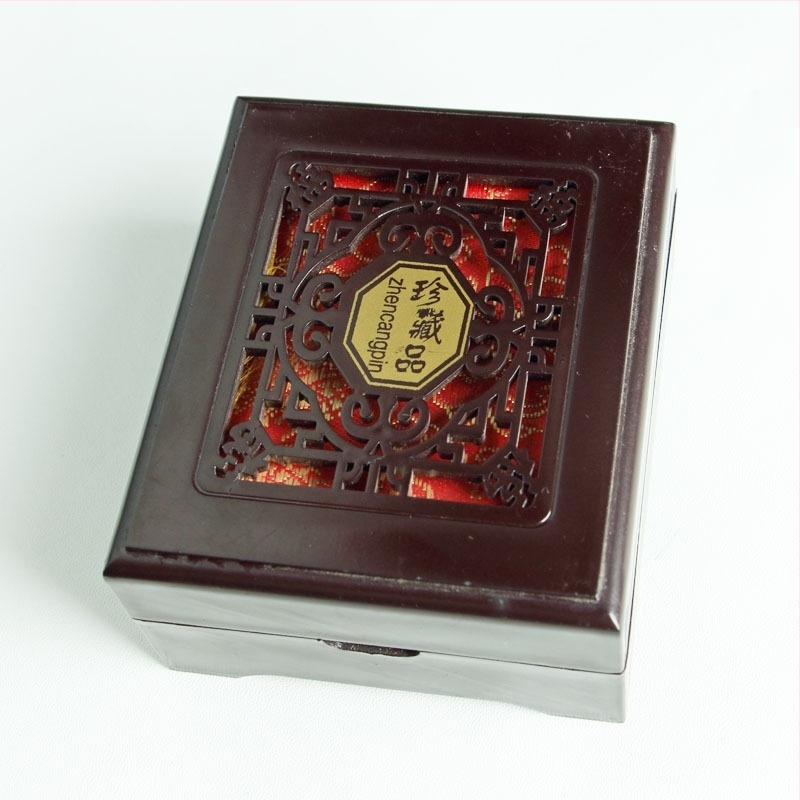 Κουτί δώρου κοσμημάτων με σκαλιστό κενό σχέδιο και βελούδινο εσωτερικό· Σύνθετα υλικά, κουτί συσκευασίας – Jin Dexin, Κίνα