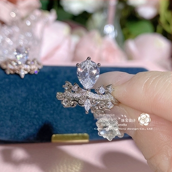 Γυναικείο δαχτυλίδι με κορώνα, βάση από χαλκό, επίχρυσο με τεχνητούς λίθους, μόδα