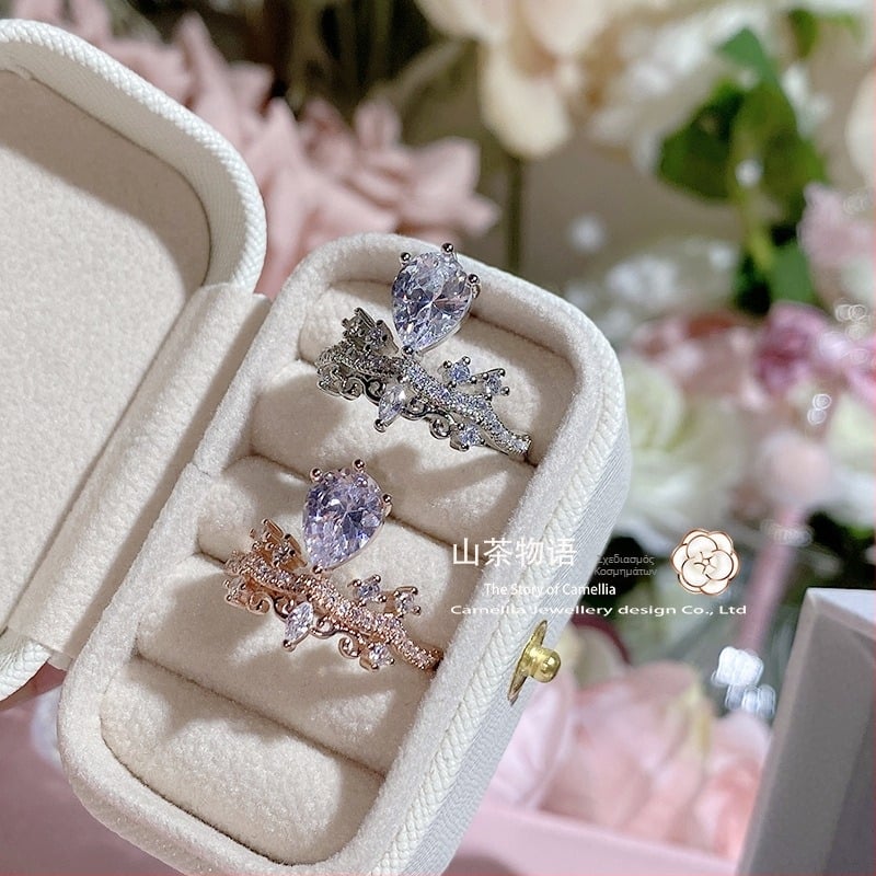 Γυναικείο δαχτυλίδι με κορώνα, βάση από χαλκό, επίχρυσο με τεχνητούς λίθους, μόδα