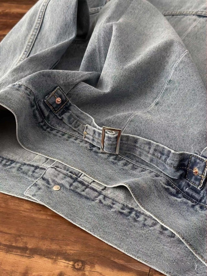 Πλυμένο τζιν μπουφάν με γιακά λάπελ, μονόμπορτο, κανονικό μήκος, πολλαπλά τσεπάκια