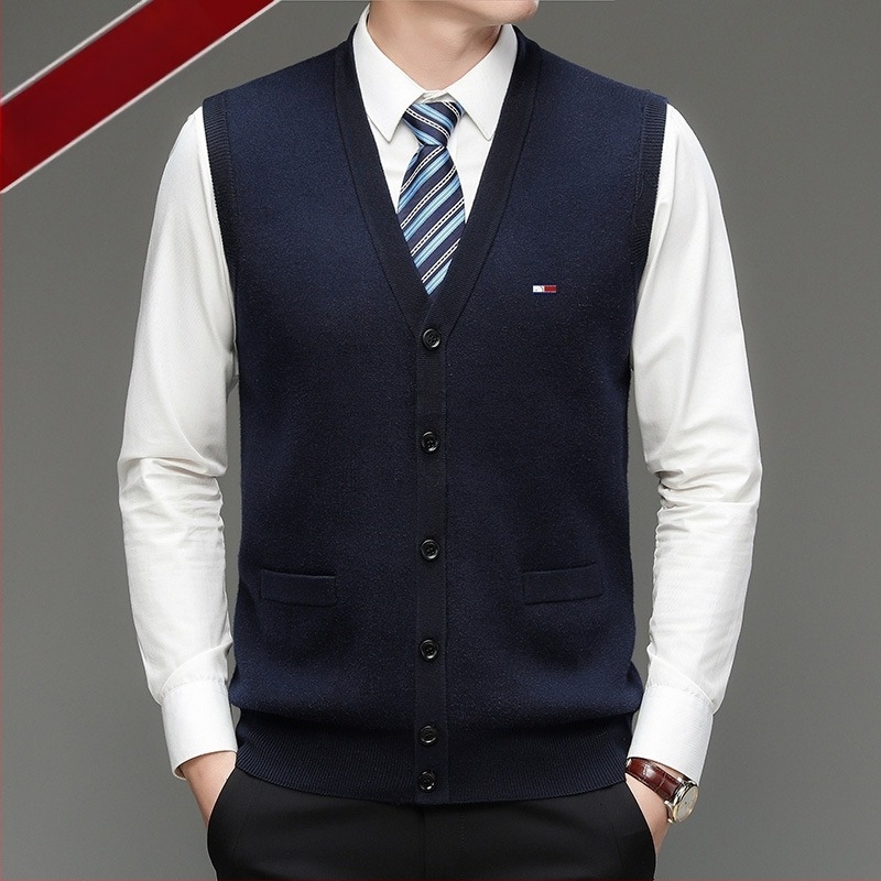 Ανδρικός καρντάγκαν από 100% μαλλί, V-λαιμόκοψη, χωρίς γιακά, με κουμπιά σε μια σειρά