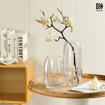 Βάζο γυάλινο με μινιμαλιστικό κάθετο ραβδωτό σχέδιο, διαφανές, κατάλληλο για υδάτινες συνθέσεις σε σαλόνι