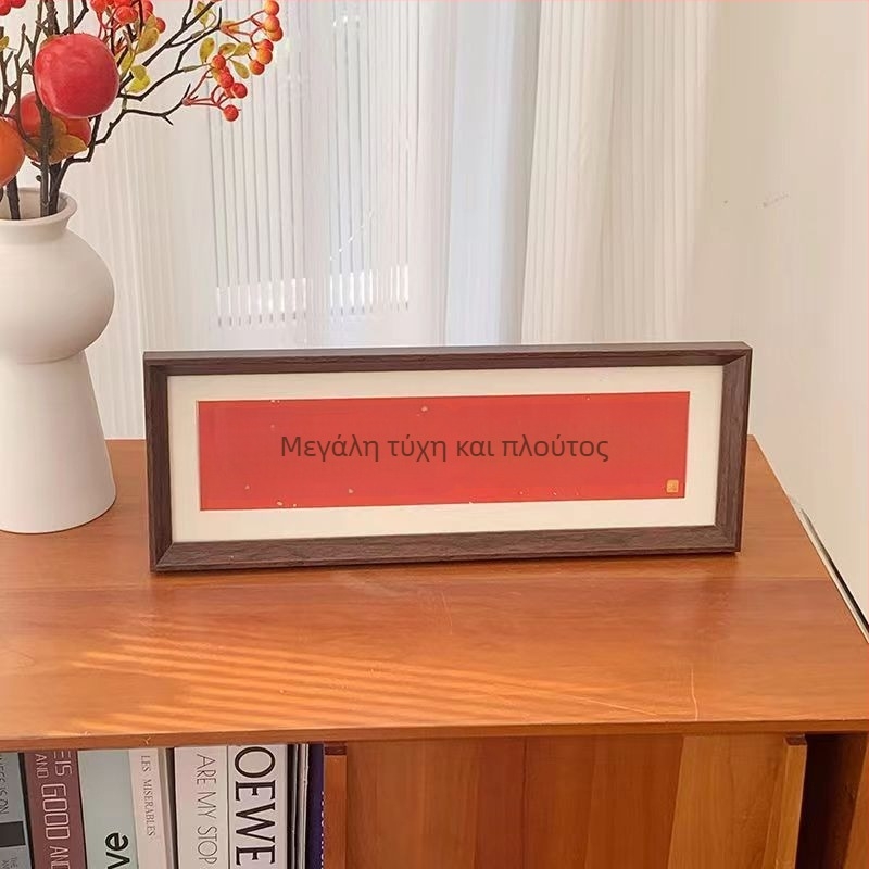 Διακοσμητικός πίνακας με κάδρο σε στιλ μοντέρνου μινιμαλισμού; υλικό κάδρου: οργανικό γυαλί (ακρυλικό); υλικό καμβά: φωτοχαρτί; τεχνική εκτύπωσης; κατηγορία: διακοσμητικοί πίνακες για κρέμασμα