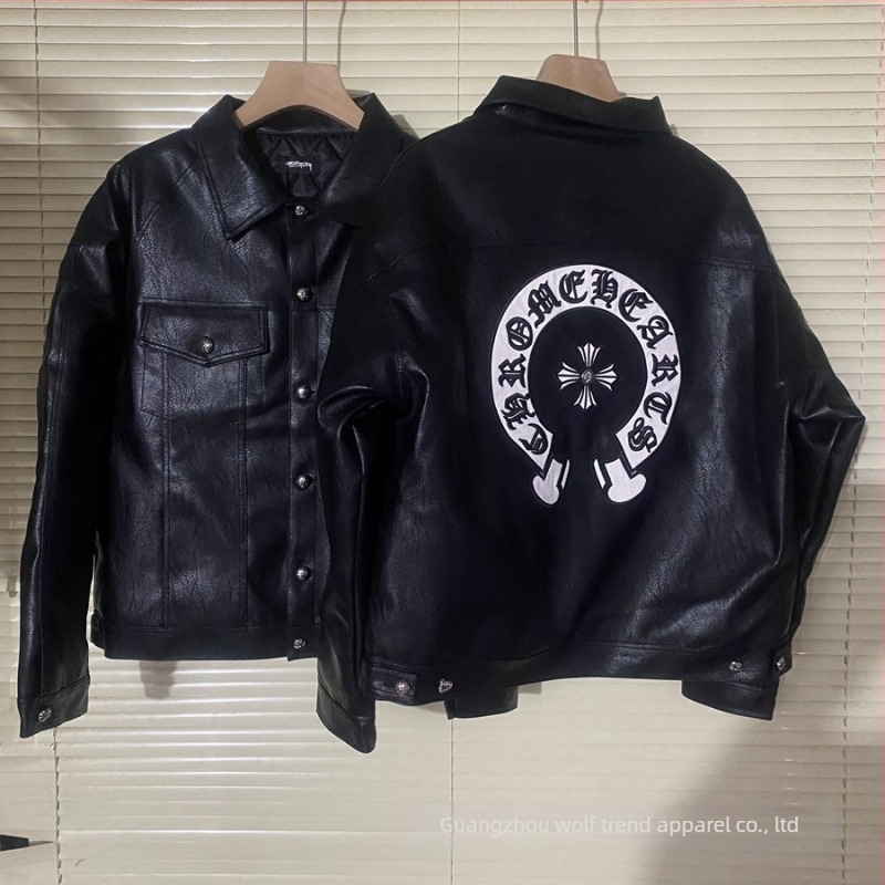 Δερμάτινο μπουφάν PU, γιακά τύπου Lapel, μονόκουμπωτο κλείσιμο, φαρδιά γραμμή, πλαϊνές τσέπες, διακοσμητικά κεντήματα με διασταυρωμένο σχέδιο