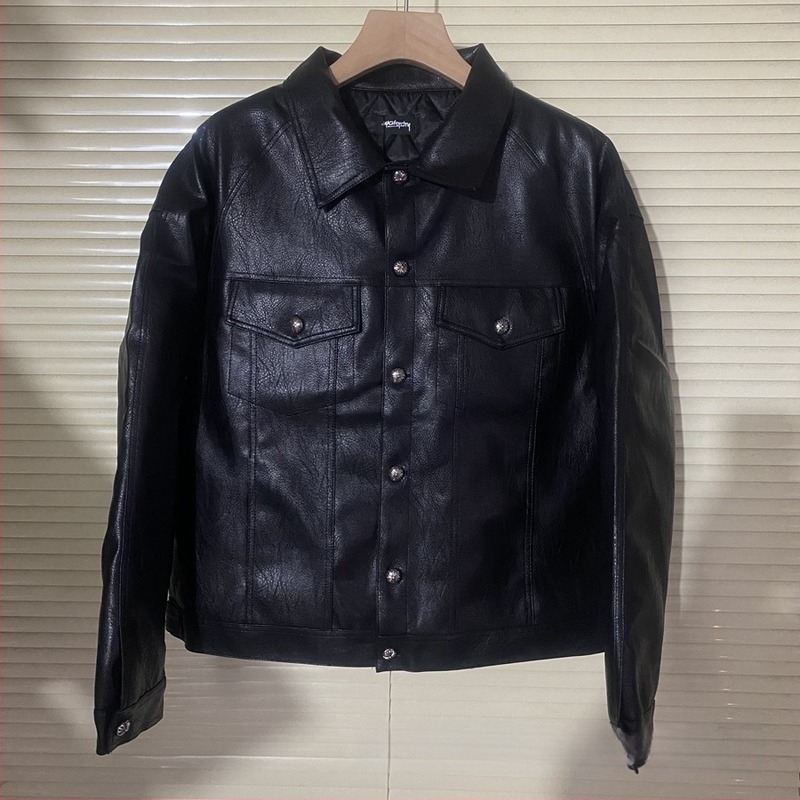 Δερμάτινο μπουφάν PU, γιακά τύπου Lapel, μονόκουμπωτο κλείσιμο, φαρδιά γραμμή, πλαϊνές τσέπες, διακοσμητικά κεντήματα με διασταυρωμένο σχέδιο