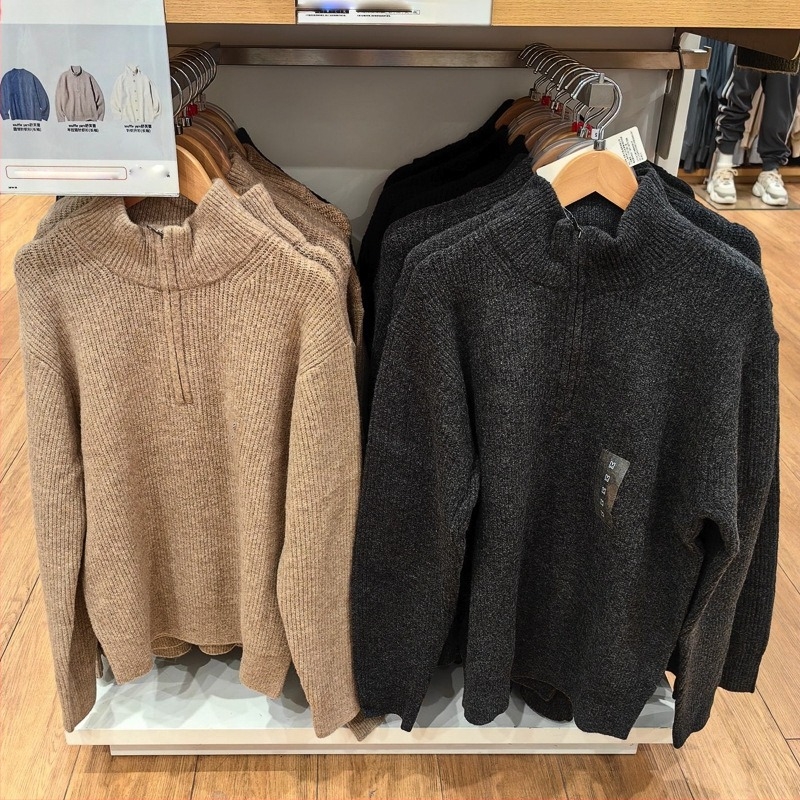 Πουλόβερ σε κορεατικό στυλ με στάσιμο γιακά, σε φαρδιά γραμμή, μακριά μανίκια