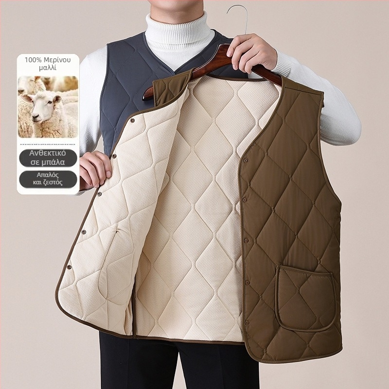 Ανδρικό γιλέκο από παχύ μαλλί με V-λαιμό, γέμισμα από βαμβάκι, επένδυση πολυεστέρα, πλαϊνά τσεπες, κουμπιά, ίσιο τελείωμα, χαλαρό στυλ