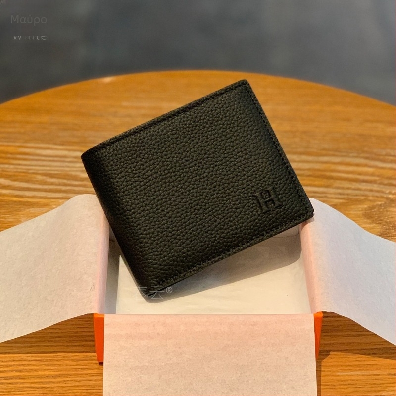 Spring clouds πορτοφόλι δέρματος με μοτίβο lychee, βιφολντ με ενσωματωμένη θήκη καρτών, λεπτός σχεδιασμός, κυκλοφόρησε φθινόπωρο 2025