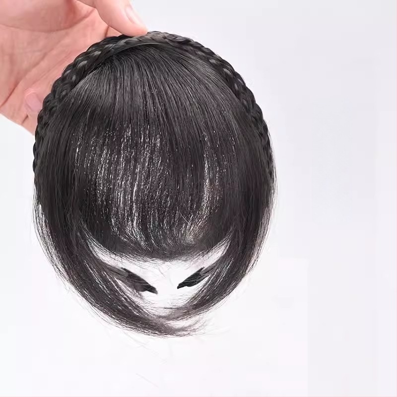 Περούκα με διπλό πλέγμα headband και φράντζες — θερμοανθεκτικές ίνες, κατασκευή με μηχανισμό, κατάλληλη για γυναίκες, οι φράντζες ευθυγραμμίζονται ή κλίνουν, χωρίς περμανάντ ή βαφή