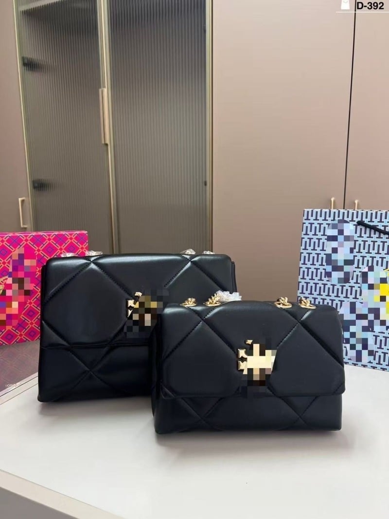 Kira Box Bag - Δερμάτινη, Quilted, Οριζόντια Τετράγωνο σχήμα, Άνοιγμα με καπάκι, Εσωτερικές τσέπες: φερμουάρ, τηλέφωνο, έγγραφα