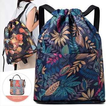 Σακίδιο με κορδόνι σε αστικό στυλ από Oxford ύφασμα, με εσωτερικό θήκη με φερμουάρ και πολυεστερική επένδυση, διπλώνεται για αποθήκευση