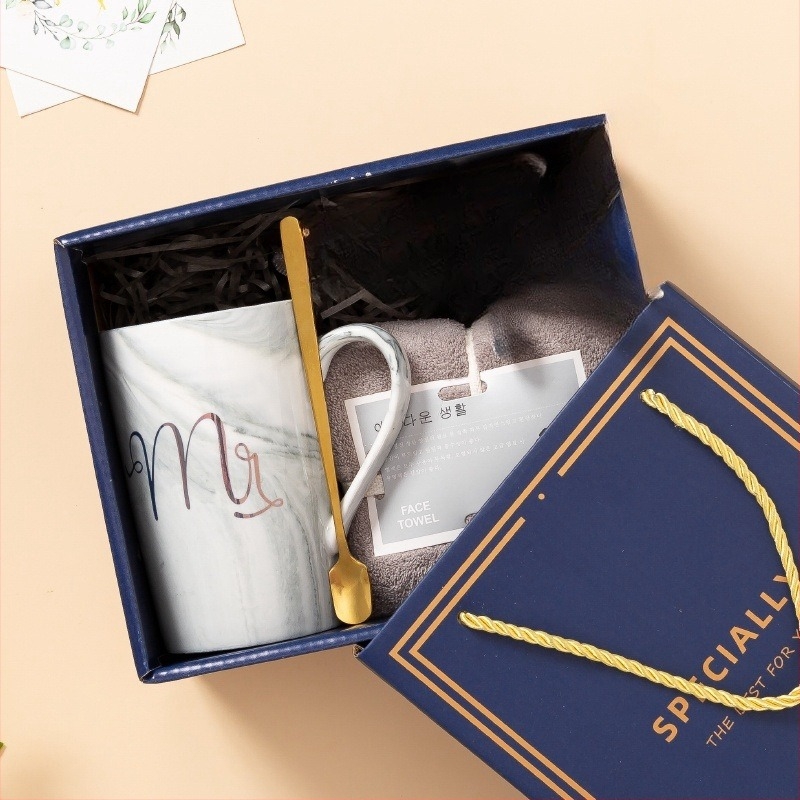 Κεραμικό φλιτζάνι, πενταμελής δώρο σετ σε κουτί δώρου, κυλινδικού σχήματος, με λαβή, κουταλάκι και κορδόνι μεταφοράς