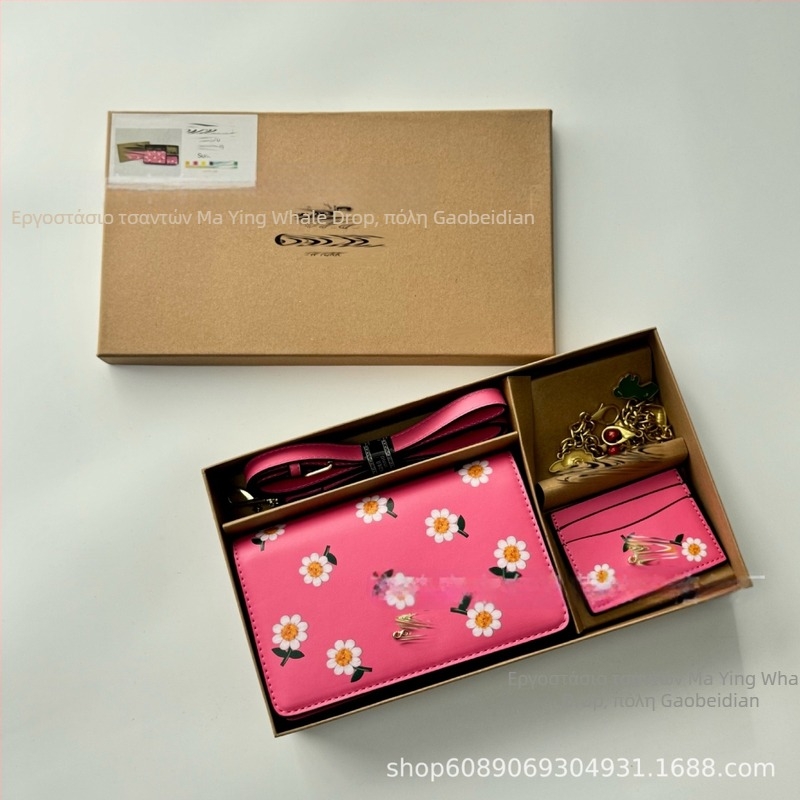 Γυναικεία τσάντα crossbody - οριζόντιο τετράγωνο σχήμα, PU υλικό, κλείσιμο με κλιπ, εσωτερικό με θήκη φερμουάρ, μια ιμάντας ώμου