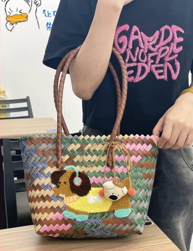 Πλεκτή PVC τσάντα χεριού, οβάλ παραλιακή τσάντα με ανοιχτή τσέπη, φρέσκο και γλυκό στυλ, PP επένδυση, καλοκαίρι 2024