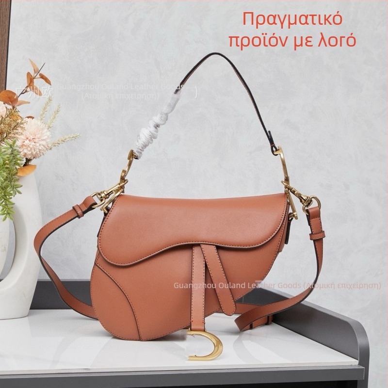 Saddle bag από γνήσιο δέρμα, κεντημένο σχέδιο, κλείσιμο με κορδάνι και αγκράφα, εσωτερικό με φερμουάρ
