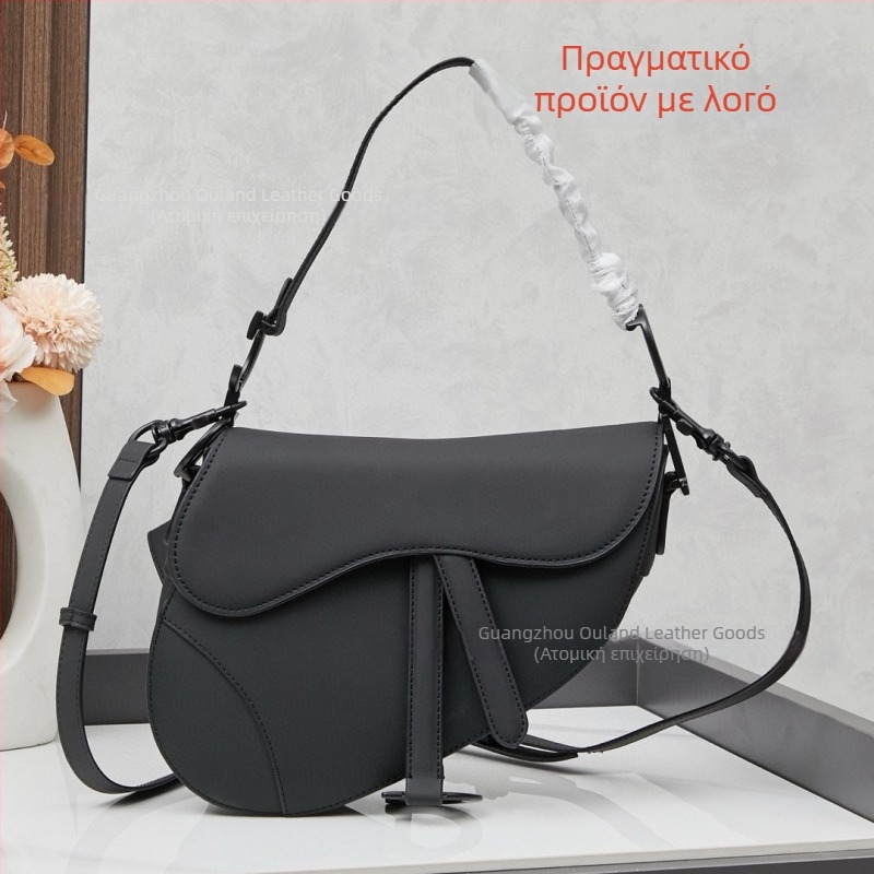 Saddle bag από γνήσιο δέρμα, κεντημένο σχέδιο, κλείσιμο με κορδάνι και αγκράφα, εσωτερικό με φερμουάρ