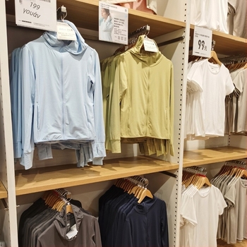 Γυναικείο UV προστατευτικό mesh cardigan με φερμουάρ και κουκούλα, λεπτό για καλοκαίρι, μακριά μανίκια, πολυεστερικό ύφασμα (70–80%), οργανικό βαμβάκι — Καλοκαίρι 2023