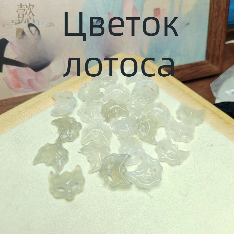 Κολιέ με φυσικό αχάτη και χαλκεδόνιο σε μορφή αλεπούς, μάσκα αλεπούς και εννιάουρη αλεπού
