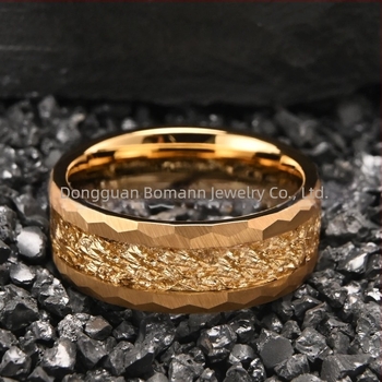 Δαχτυλίδι από tungsten steel, πλάτους 8 mm, με επίχρυσο 18K και ένθετο θραυσμένο φύλλο χρυσού – Unisex, μινιμαλιστικό στυλ