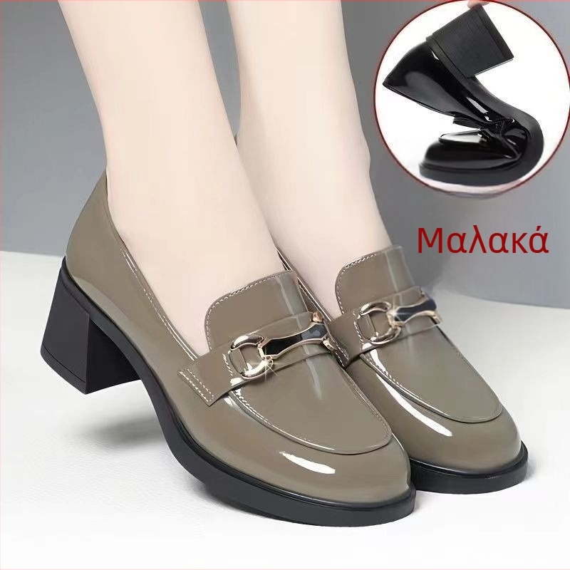 Γυναικείοι loafers από πατενταρισμένο δέρμα, μοντέλο 2024, μαλακό επάνω μέρος και σόλα, slip-on, στρογγυλή μύτη, τετράγωνη φτέρνα, καθημερινή χρήση