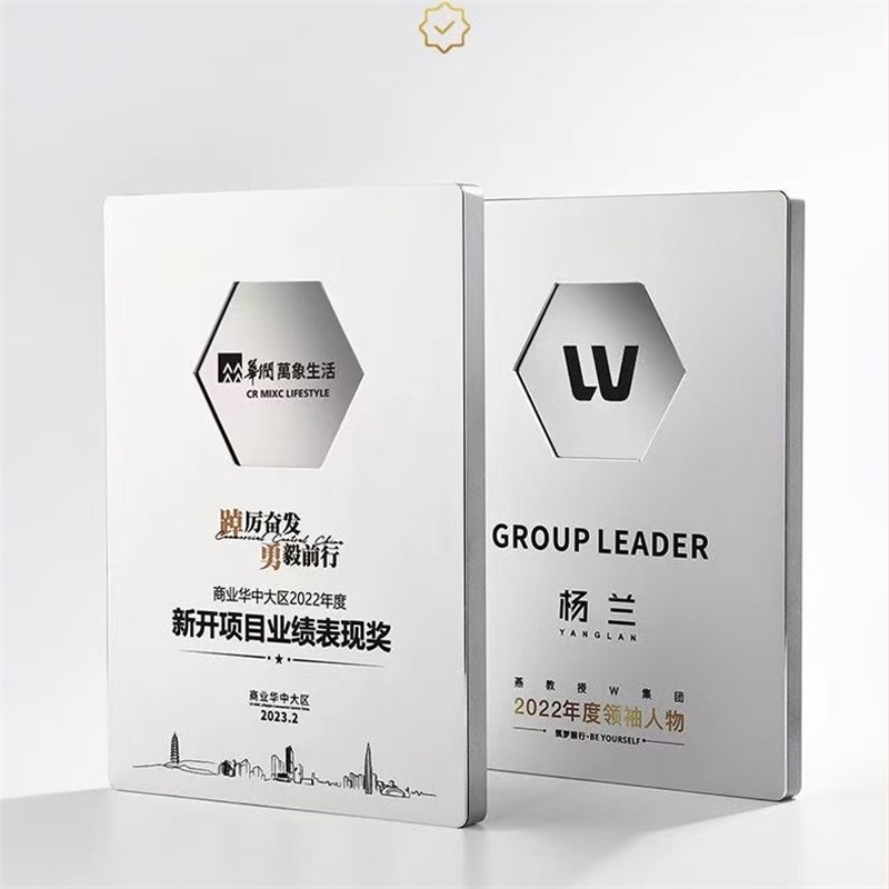 Μεταλλικό μετάλλιο και πλάκα εξουσιοδότησης: σετ βραβείων για εταιρική φραντζάιζ και πιστοποιητικά ορισμού