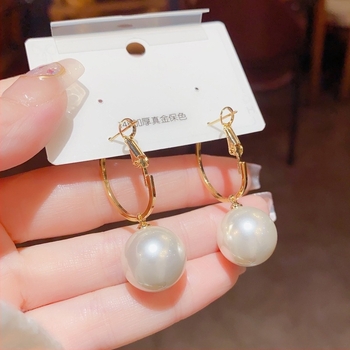 Γυναικεία σκουλαρίκια με μεγάλες πέρλες σε κορεατικό στυλ – κομψός και τολμηρός σχεδιασμός, κατάλληλος για κάθε εμφάνιση
