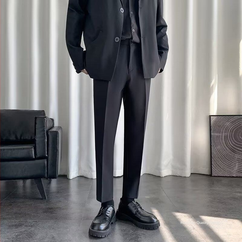 Ανδρικά παντελόνια slim-fit με στενή γραμμή и cropped μήκος, κορεάτικό στυλ, απλό, drapey ύφασμα, casual