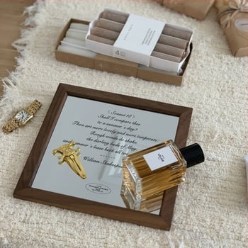 Ξύλινο διακοσμητικό καθρέφτης γραφείου για μακιγιάζ, υφή vintage, αξεσουάρ φωτογράφισης