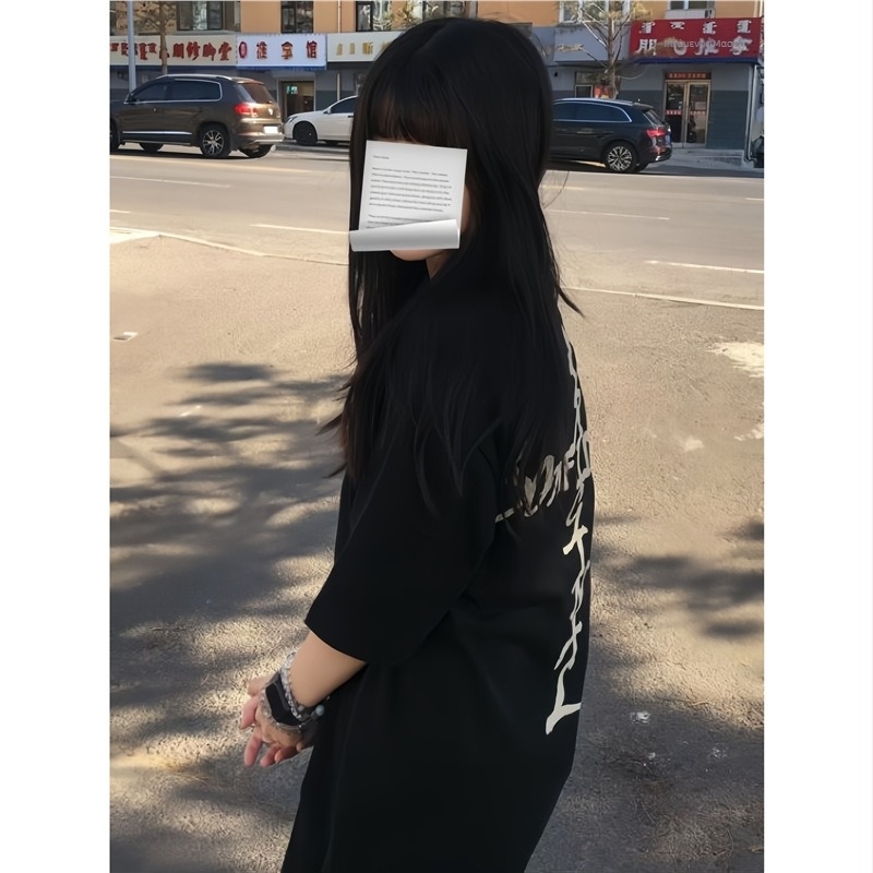 Γυναικείο μαύρο βαμβακερό κοντομάνικο T-shirt, χαλαρή γραμμή, στρογγυλή λαιμόκοψη, anime print, στυλ δρόμου, καλοκαίρι 2025.