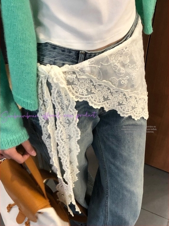 Κορεατικού στυλ φούστα μίνι από Tencel με φλοράλ κέντημα και δαντέλα, υψηλή μέση; συνοδευόμενη από τρίγωνο φουλάρι και φουλάρι μέσης