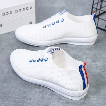 Λευκά γυναικεία sneakers 2025 καλοκαίρι, αναπνέοντα, ευέλικτα καθημερινά αθλητικά παπούτσια με μαλακή σόλα, χωρίς κορδόνια