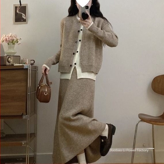 Γυναικείο πλεκτό σετ δύο τεμαχίων με μίνι φούστα, άνοιξη-χειμώνα, κομψό και καθημερινό στυλ