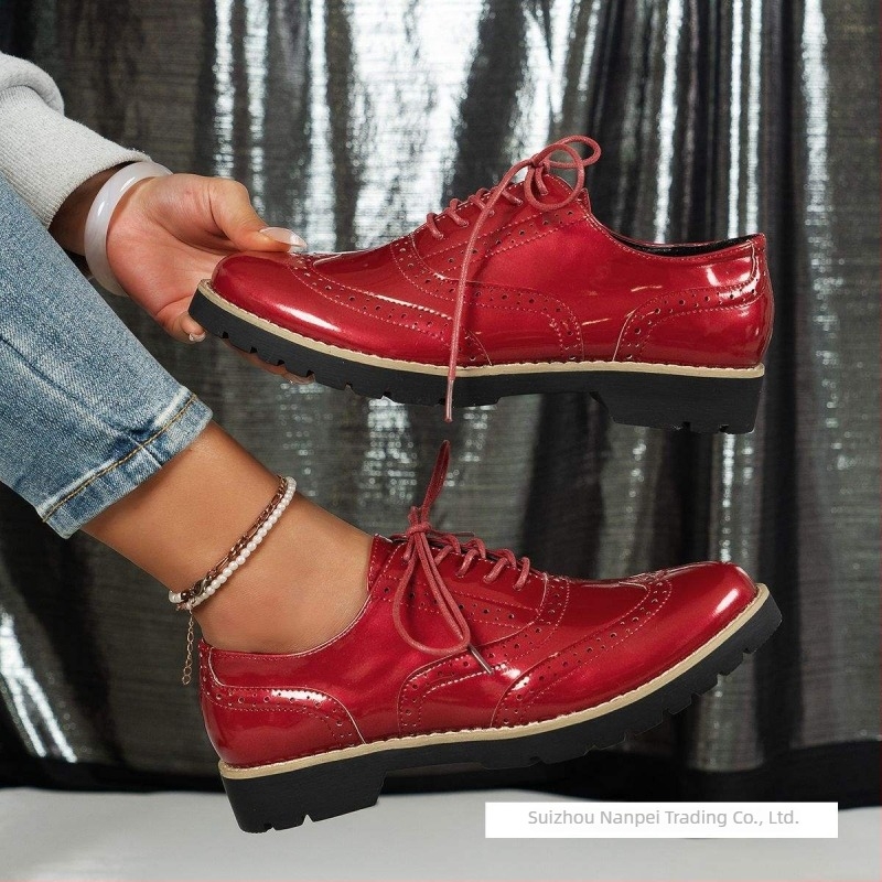 Γυναικείοι loafers με κορδόνια, μονόχρωμο φινίρισμα καθρέφτη