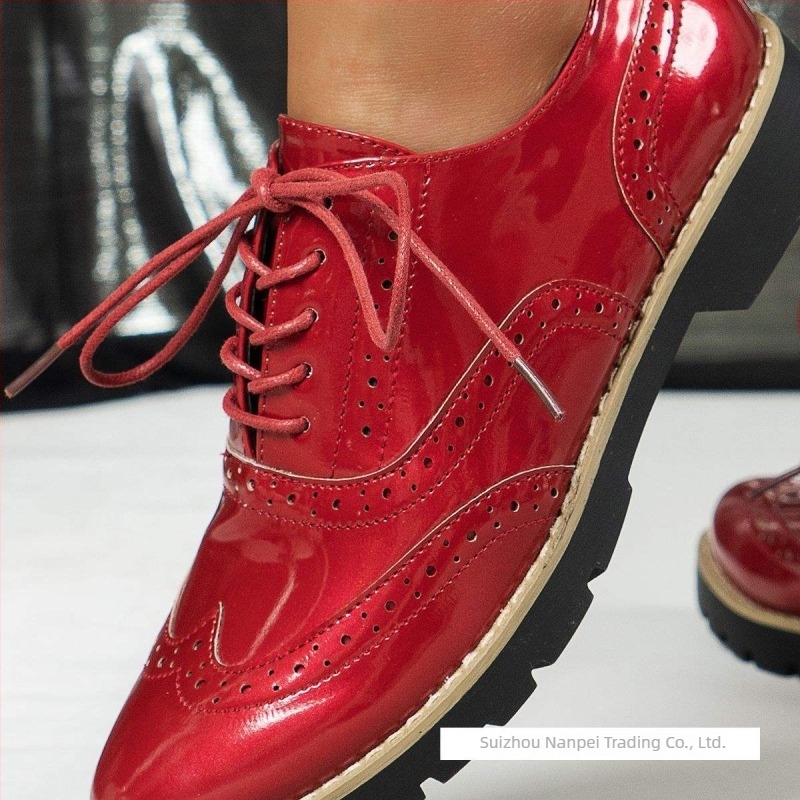 Γυναικείοι loafers με κορδόνια, μονόχρωμο φινίρισμα καθρέφτη