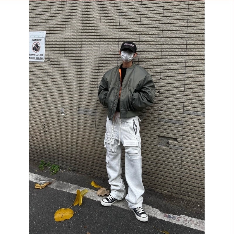 Αμερικανικού στυλ μονόχρωμο bomber jacket για άνδρες, παχιά επένδυση, κοντό και άνετο στην εφαρμογή, ζεστό για φθινόπωρο και χειμώνα