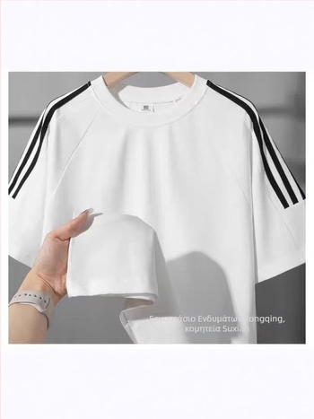 Αντρικό T‑shirt από βαμβάκι 220 g, Αμερικάνικού κλασικού ύφους με τρεις ρίγες, καλοκαιρινή άνεση, χαλαρή γραμμή, λαιμόκοψη crew neck, κοντό μανίκι