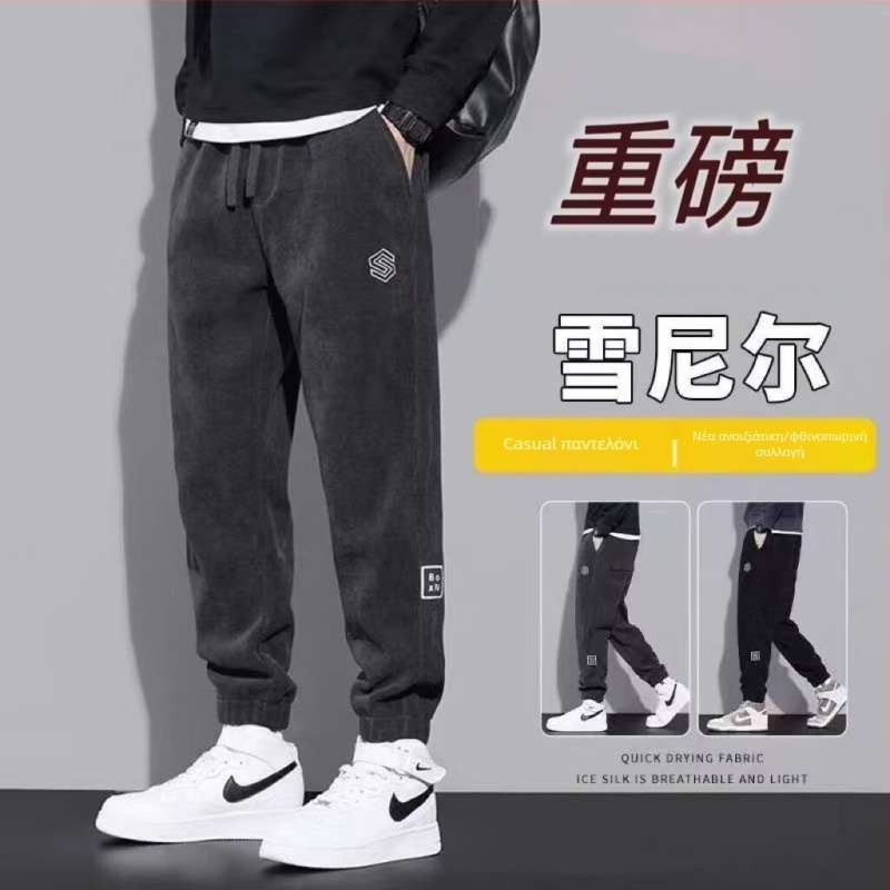 Ανδρικά casual παντελόνια από corduroy, φλις επένδυση, άνετη εφαρμογή, μέση με κορδόνι και στενοί τελειώματα στους αστραγάλους, φθινόπωρο–χειμώνας 2024