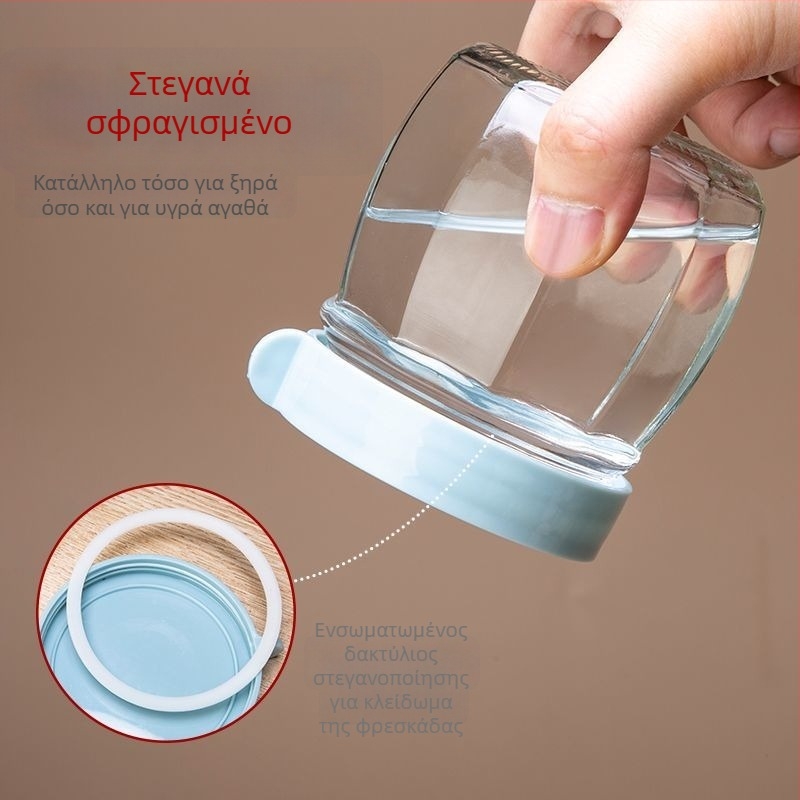 Γυάλινα αεροστεγή βάζα για αποθήκευση τροφίμων: καρύδια, κρυσταλλική ζάχαρη και καρυκεύματα πιπεριού