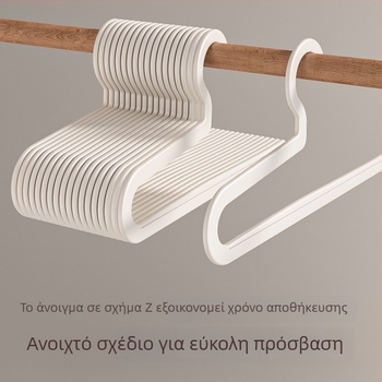 Πολυλειτουργική παιδική κρεμάστρα από πλαστικό με αντιολισθητική επιφάνεια και αναδιπλούμενο κλιπ για παντελόνια