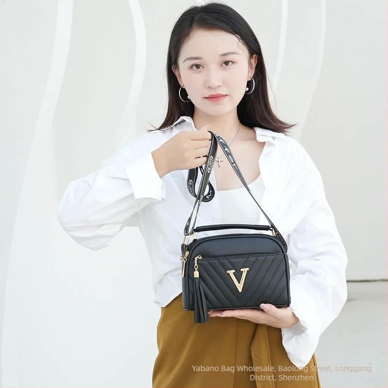 Γυναικεία crossbody τσάντα με ανάγλυφο σχέδιο, κομψή και ευέλικτη