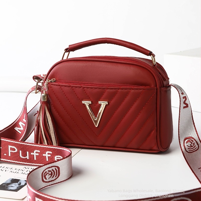 Γυναικεία crossbody τσάντα με ανάγλυφο σχέδιο, κομψή και ευέλικτη